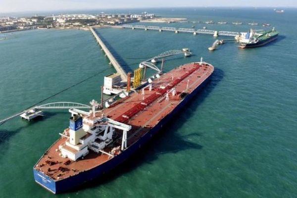 رویارویی قدرتهای شرق و غرب بر سر تجارت با ایران