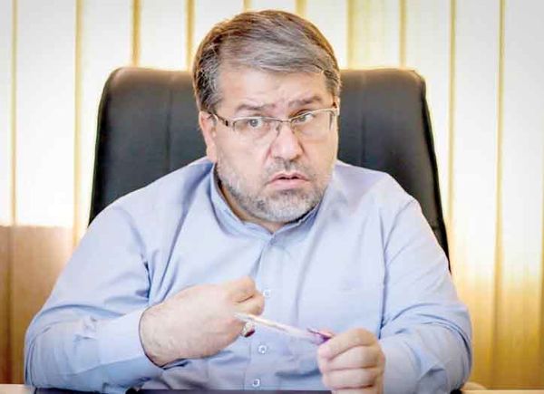 ولیفقیه خارج از عمل به قانون و تطابق آن با شرع اسلام اختیار مضاعفی ندارد