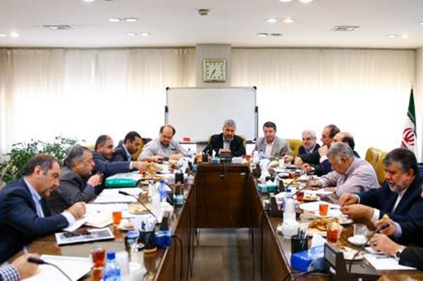 شریعتمداری: ایجاد تقاضا در داخل برای تولیدات موجود بسیار اهمیت دارد