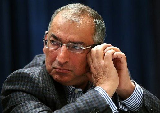 زیباکلام: انگار عارف در کره ماه یا سوئیس زندگی میکند/عارف دچار اعتماد به نفس کاذب شده است
