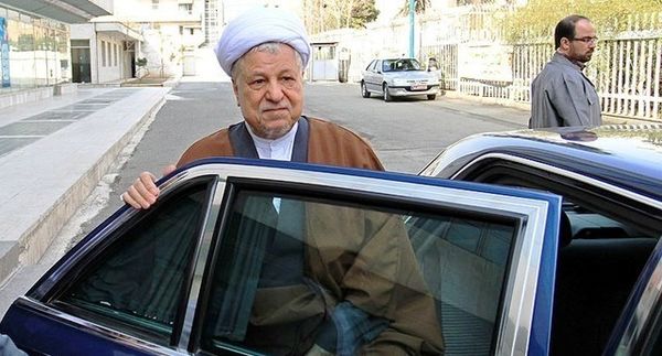 آیت الله از دیوار انسانی رد شد و حرف های جنجالی زد