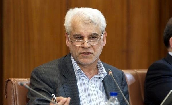 روی دیوار چین یادگاری ننویسیم / به اروپا دل نبندیم / نباید به پیشواز تحریم برویم