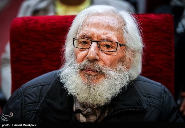 جمشید مشایخی در بخش مراقبت های ویژه بیمارستان بستری است