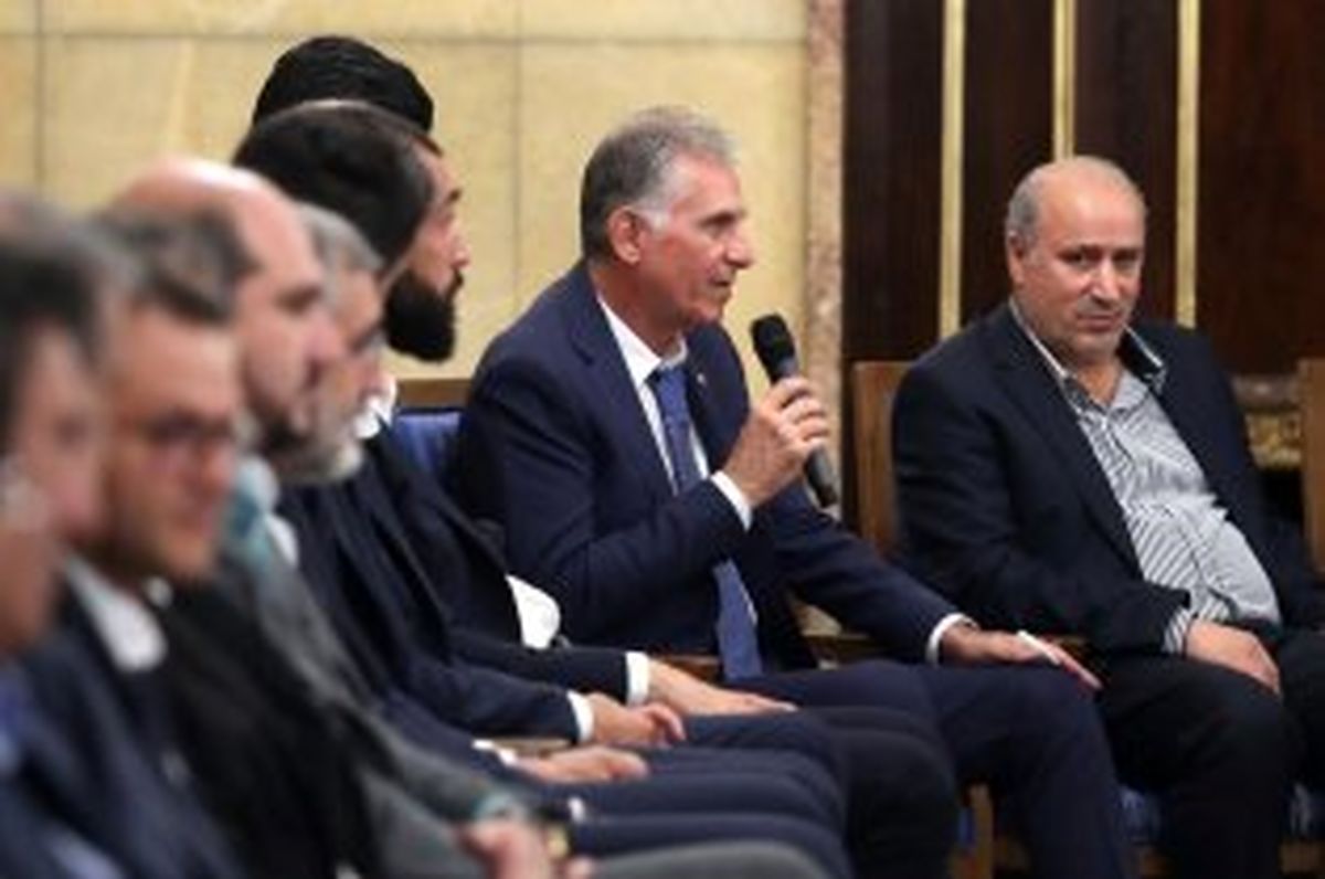 کیروش با لباس تشریفاتی در دیدار با رئیسی(عکس)