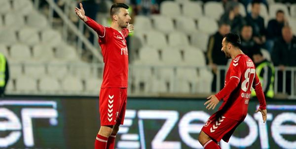 مهاجم مورد نظر پرسپولیس به تهران می آید