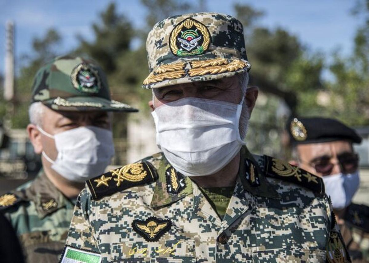 فرمانده نزاجا: طومار هر متجاوز نابخردی را به سرعت در هم می بپیچیم فرمانده نزاجا: طومار هر متجاوز نابخردی را به سرعت در هم می بپیچیم